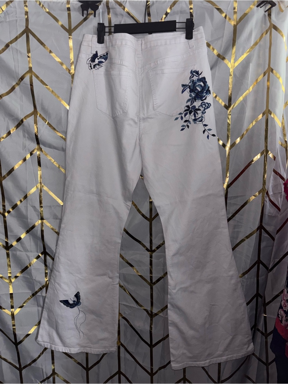 VENUS White High-Rise Button Front Jeans - Picture 10 of 10